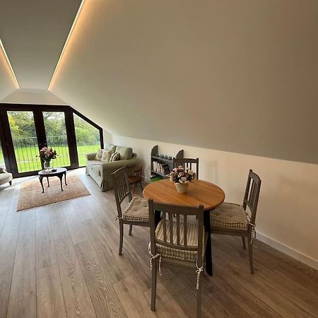 The Stable, Grove End Farm Apartment เพทเวิร์ธ ภายนอก รูปภาพ
