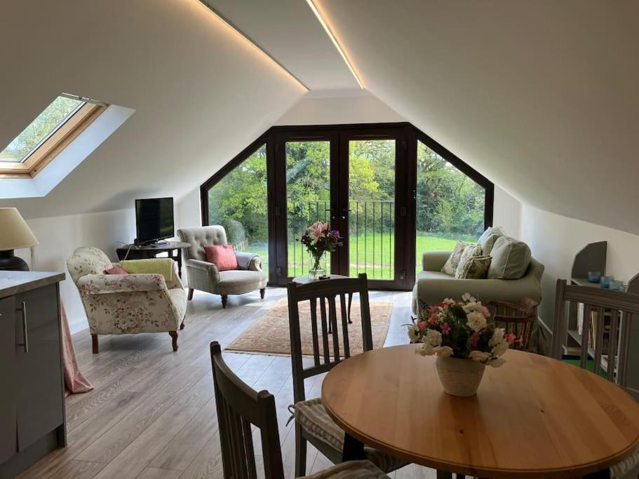 The Stable, Grove End Farm Apartment เพทเวิร์ธ ภายนอก รูปภาพ