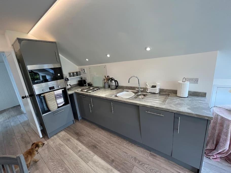 The Stable, Grove End Farm Apartment เพทเวิร์ธ ภายนอก รูปภาพ