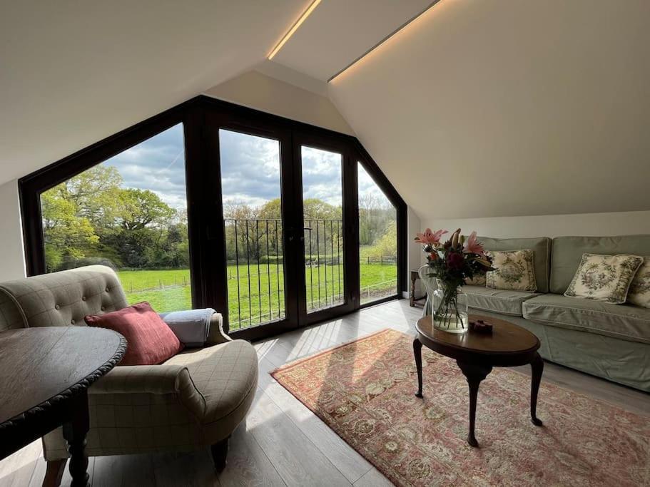 The Stable, Grove End Farm Apartment เพทเวิร์ธ ภายนอก รูปภาพ