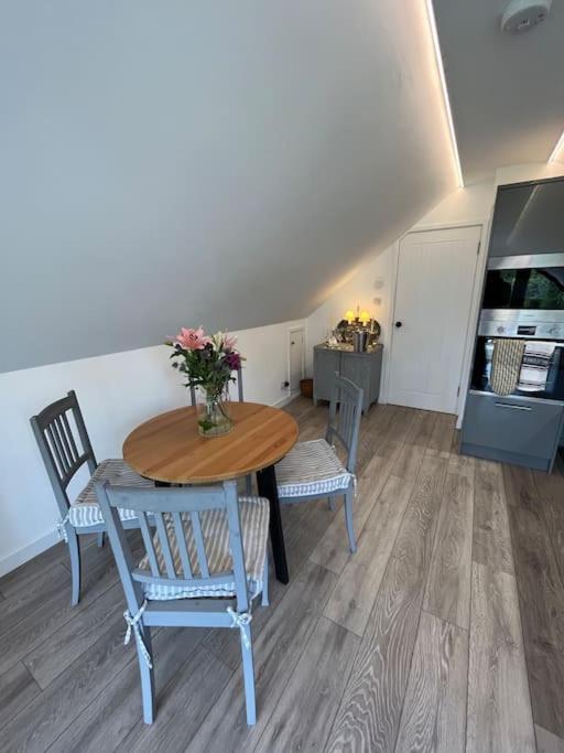 The Stable, Grove End Farm Apartment เพทเวิร์ธ ภายนอก รูปภาพ