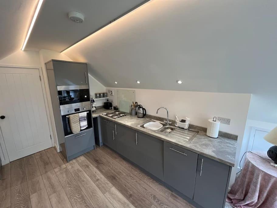 The Stable, Grove End Farm Apartment เพทเวิร์ธ ภายนอก รูปภาพ